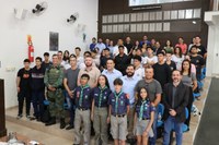 Debate sobre meio ambiente e compromisso com a sustentabilidade.