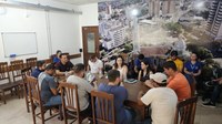 Para melhorar os serviços à população vereadores se reúnem com Secretária de Saúde.