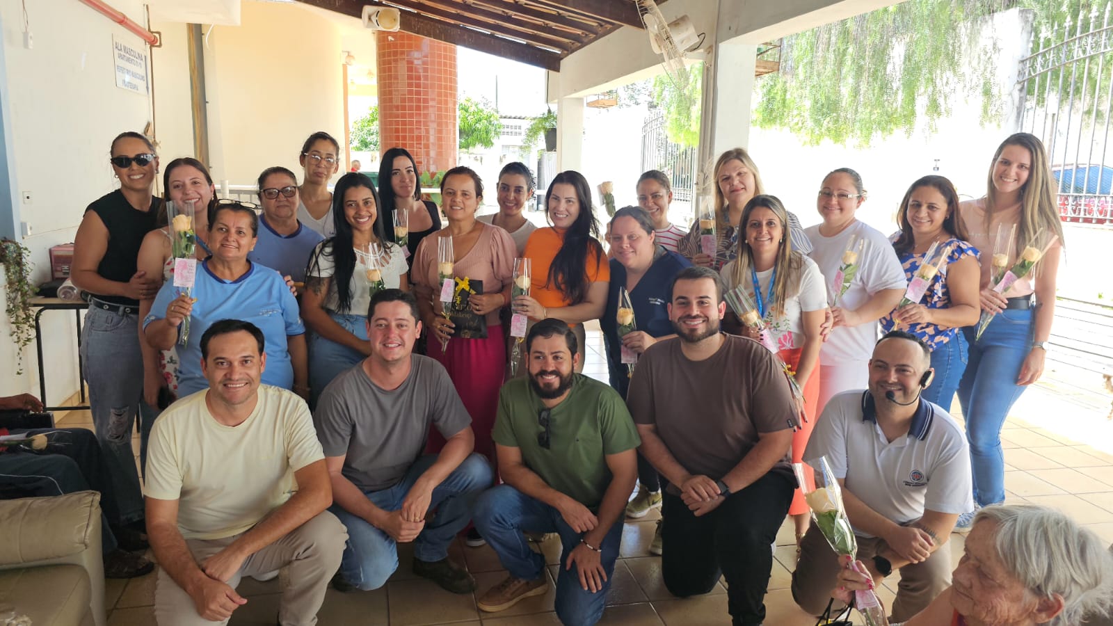 Parlamento Mulher leva solidariedade e alegria ao Asilo São José. 